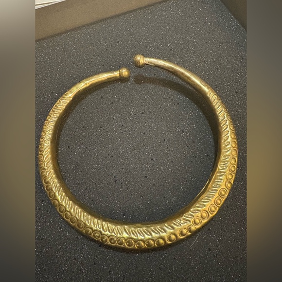 Gold Textured Women's  vintage chocker - Picture 1 of 2